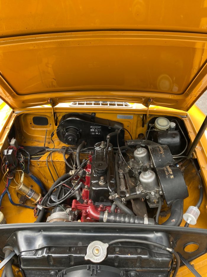Mgb bronze yellow 1972 compartiment moteur